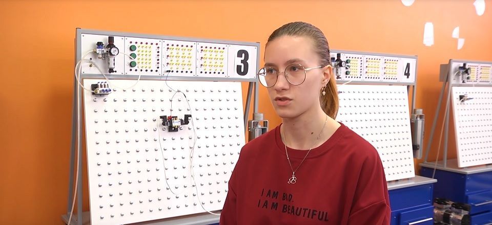 Как первый выпуск профессионалитета в Полевском сдает экзамены. Видео