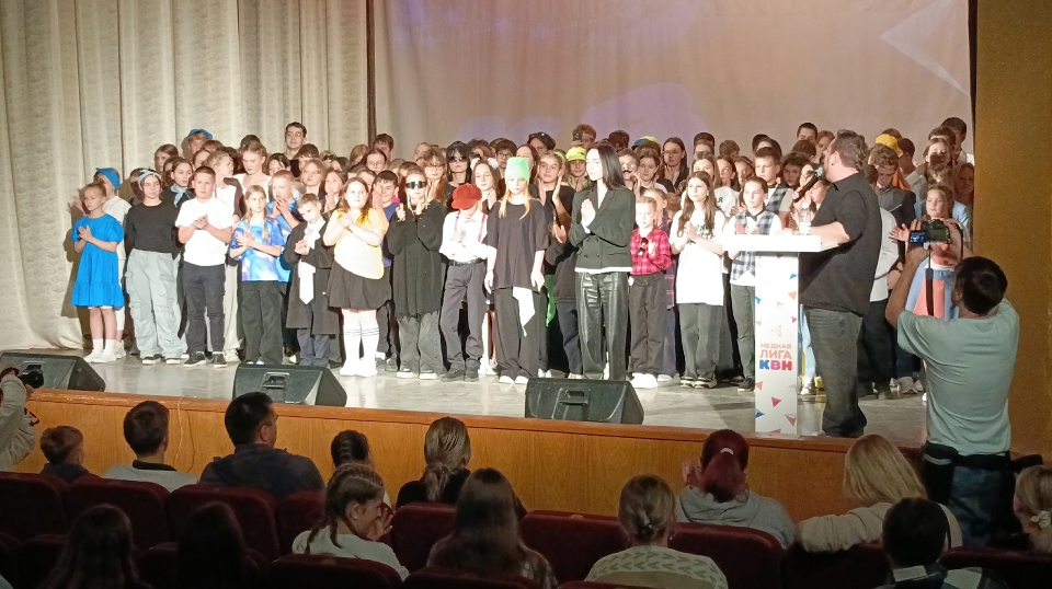 Юные полевские КВНщики ударно начали новый сезон «Медной лиги»