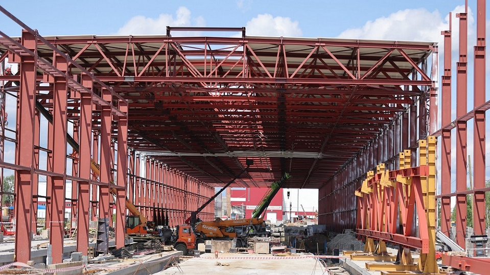 Полным ходом идет строительство цеха для постройки скоростных поездов