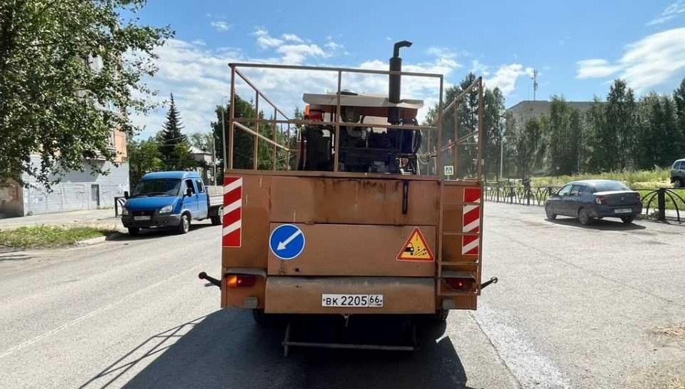 На полевских улицах работает чудо-машина