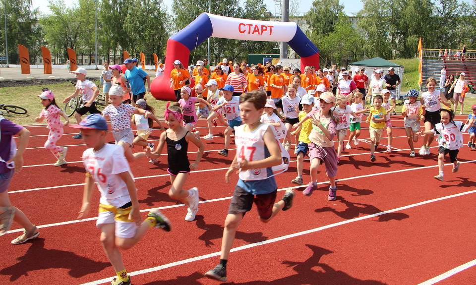 Полевчане, празднуем день молодежи и участвуем в благотворительном забеге!