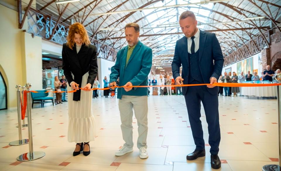 В Северской домне открылась выставка гравюр уральского художника