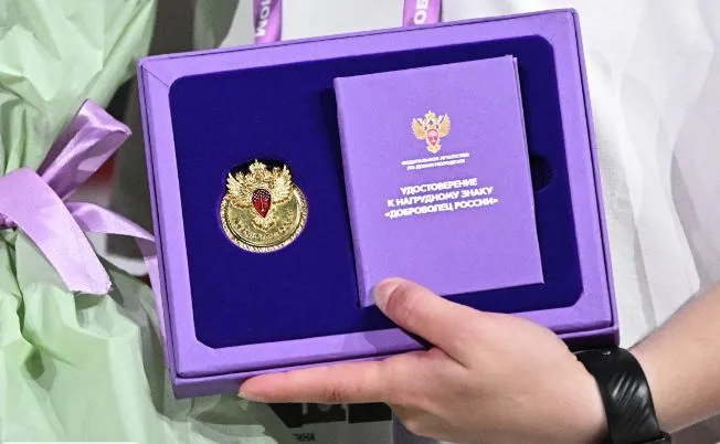 Волонтеров Свердловской области приглашают получить знак Доброволец России