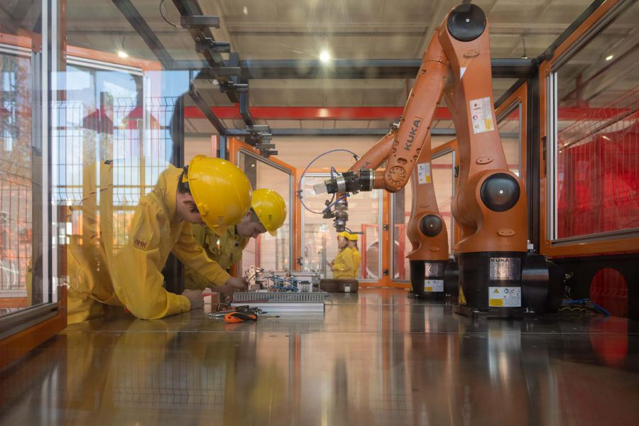 Губернатор наградил именными стипендиями лучших учеников колледжей и техникумов