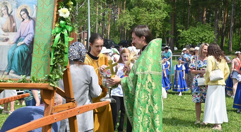 Полевской широко отпраздновал Троицу!