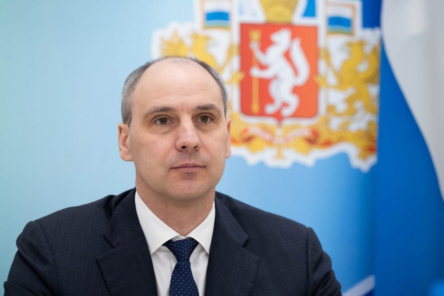 Денис Паслер передал  в облизбирком подписи в свою поддержку