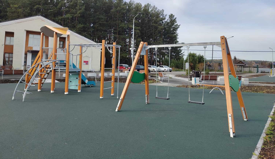 Площадка перед домом культуры в Станционном-Полевском почти готова к открытию