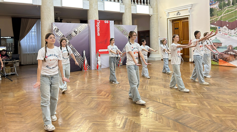 Фестиваль флешмобов Движения первых прошел в ДК СТЗ