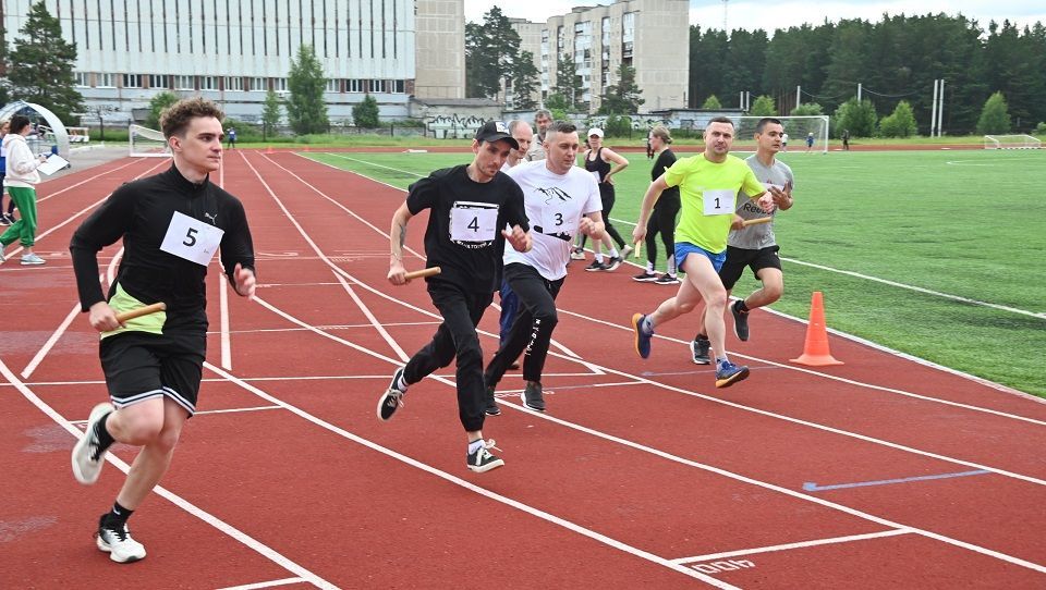 На спортивный праздник на стадионе "Труд" вышли трубоэлектросварщики СТЗ