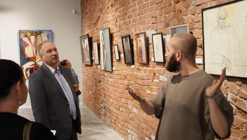 В Северской домне работает выставка производственного искусства. О чем она?