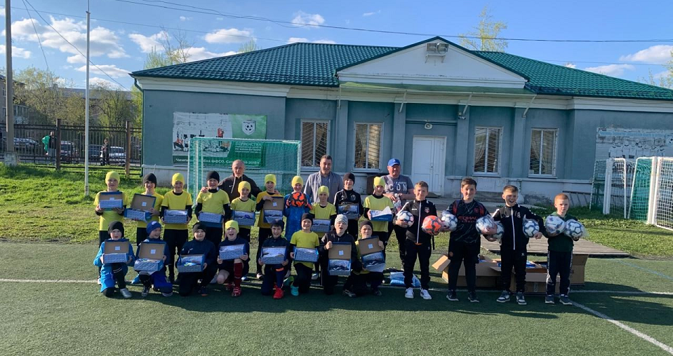 Футболисты полевской Спортивной школы переобулись. Обновляется оснащение