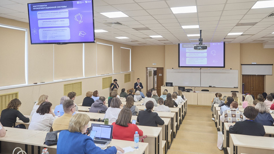 ТМК представила профориентационные проекты на Конгрессе учителей
