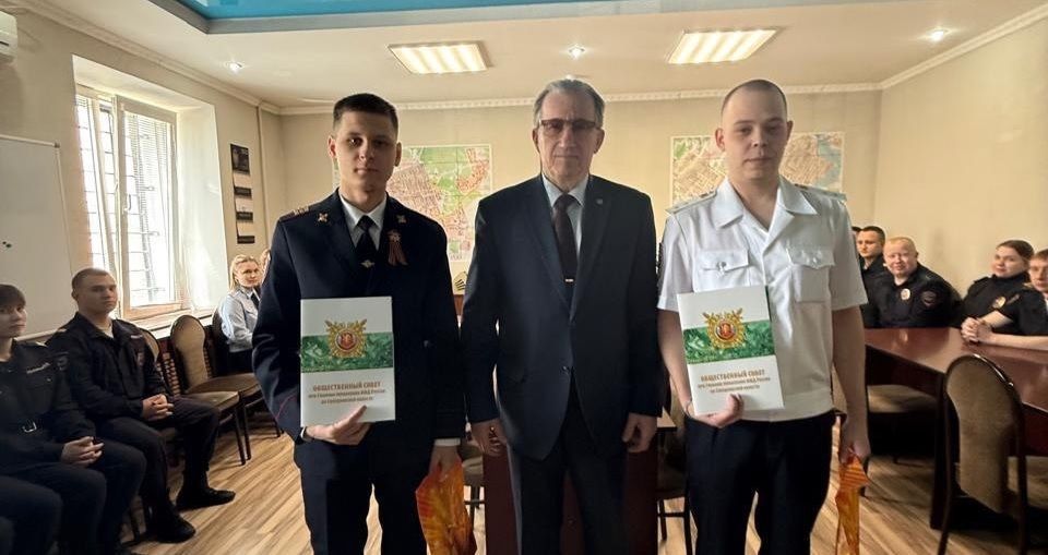 Полевских полицейских наградили за спасение тонувшего мальчика