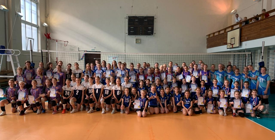 Полевские волейболистки добились областной бронзы