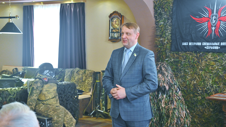 Кургановские ветераны открыли выставку в поддержку бойцов СВО