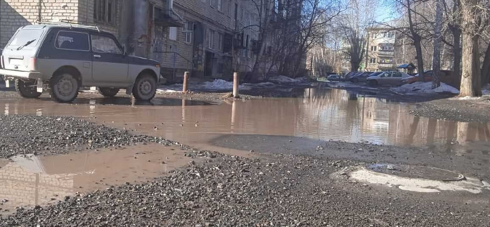 В Полевском ликвидируют легендарные лужи на Коммунистической