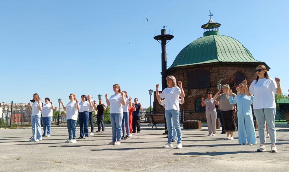 Заводчане вновь провели зарядку против табака