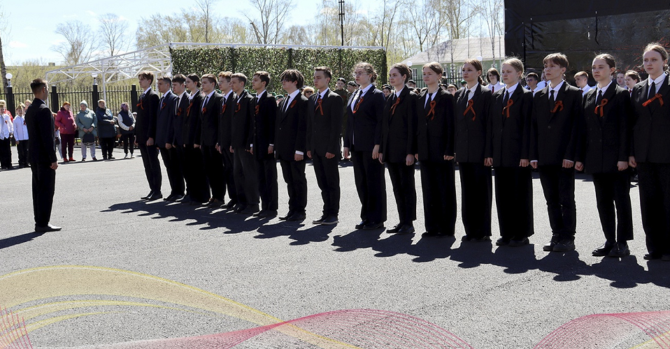 На общегородской смотр строя и песни вышли восемь полевских школ