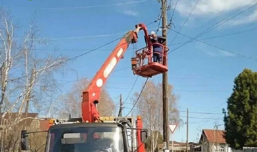 Да будет свет! В полевских Далеках идет монтаж уличного освещения
