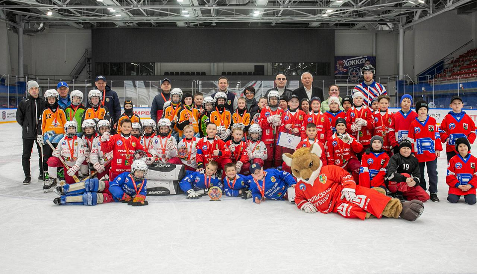 Полевские хоккеисты заняли последнее место на весеннем турнире