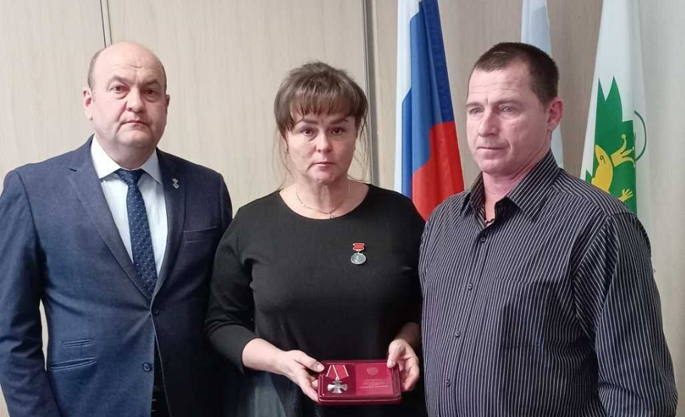 Награды героев-полевчан вручены родственникам