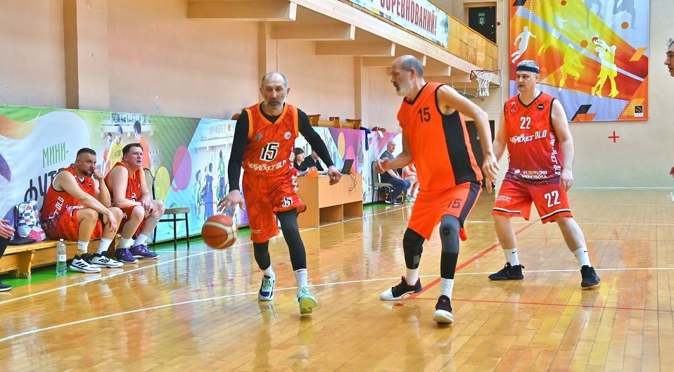 Баскетбольный турнир памяти Сергея Добрынина вновь прошел на лыжной базе СТЗ