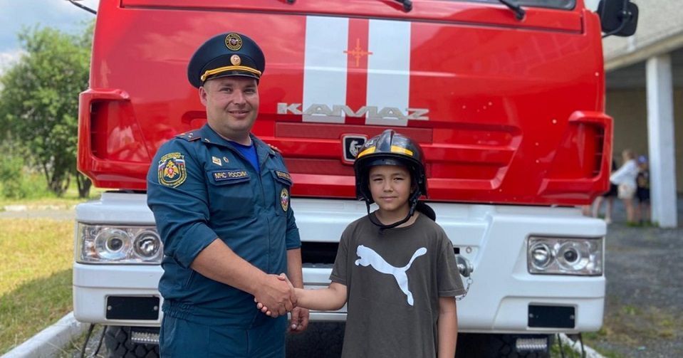 Полевские пожарные приехали в гости к школьникам