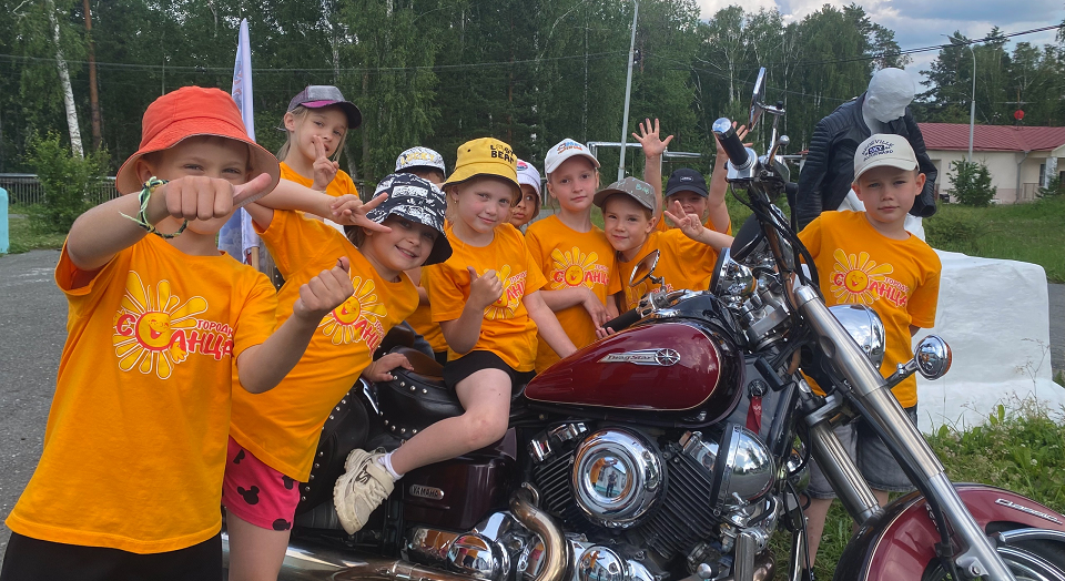 Лагерь СТЗ "Городок Солнца" пережил приезд мотоциклистов