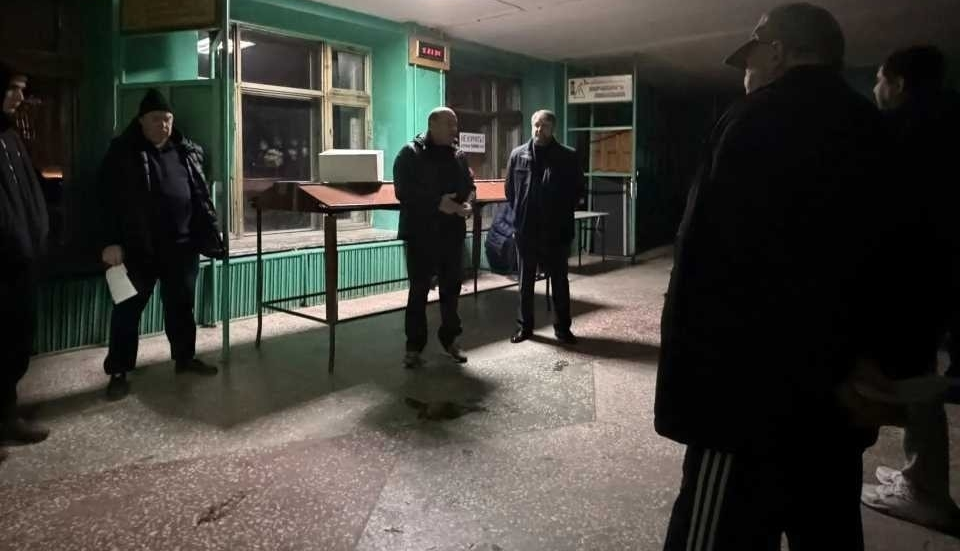 Первые лица Полевского поздравили водителей автобусов перед сменой
