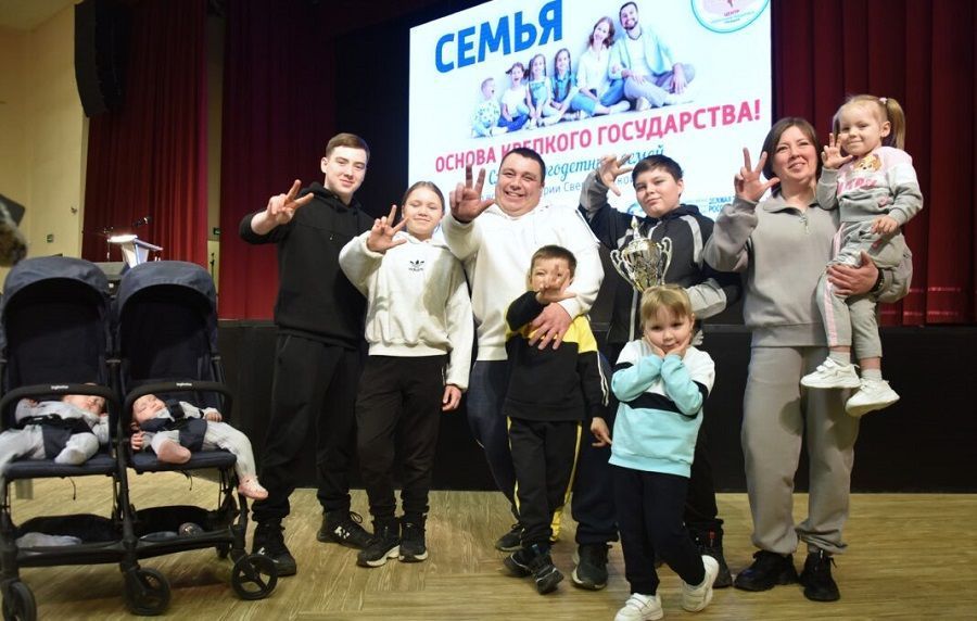 Денис Паслер напомнил о мерах поддержки молодых семей