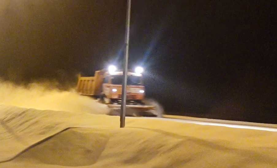 В Полевском прочистили от снега основные трассы