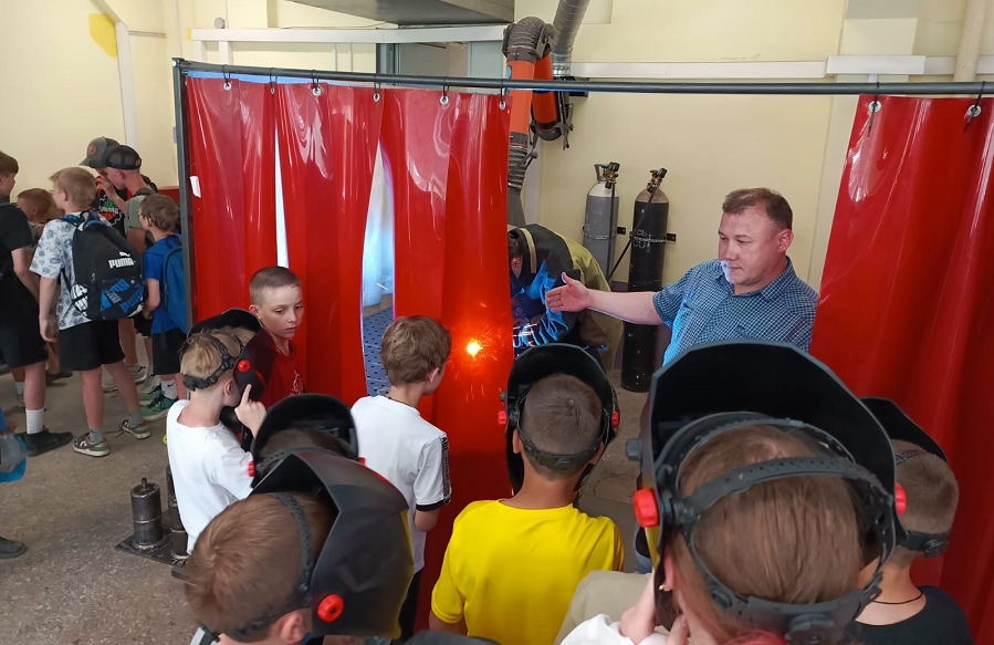 в сварочной мастерской ПМТ изображение_2025-06-25_102356832.png