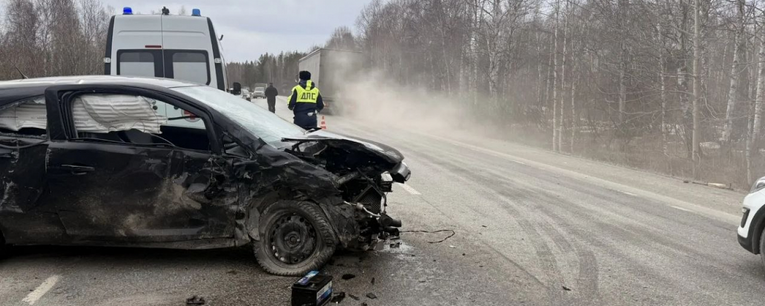 На Полевском тракте столкнулись две легковых иномарки