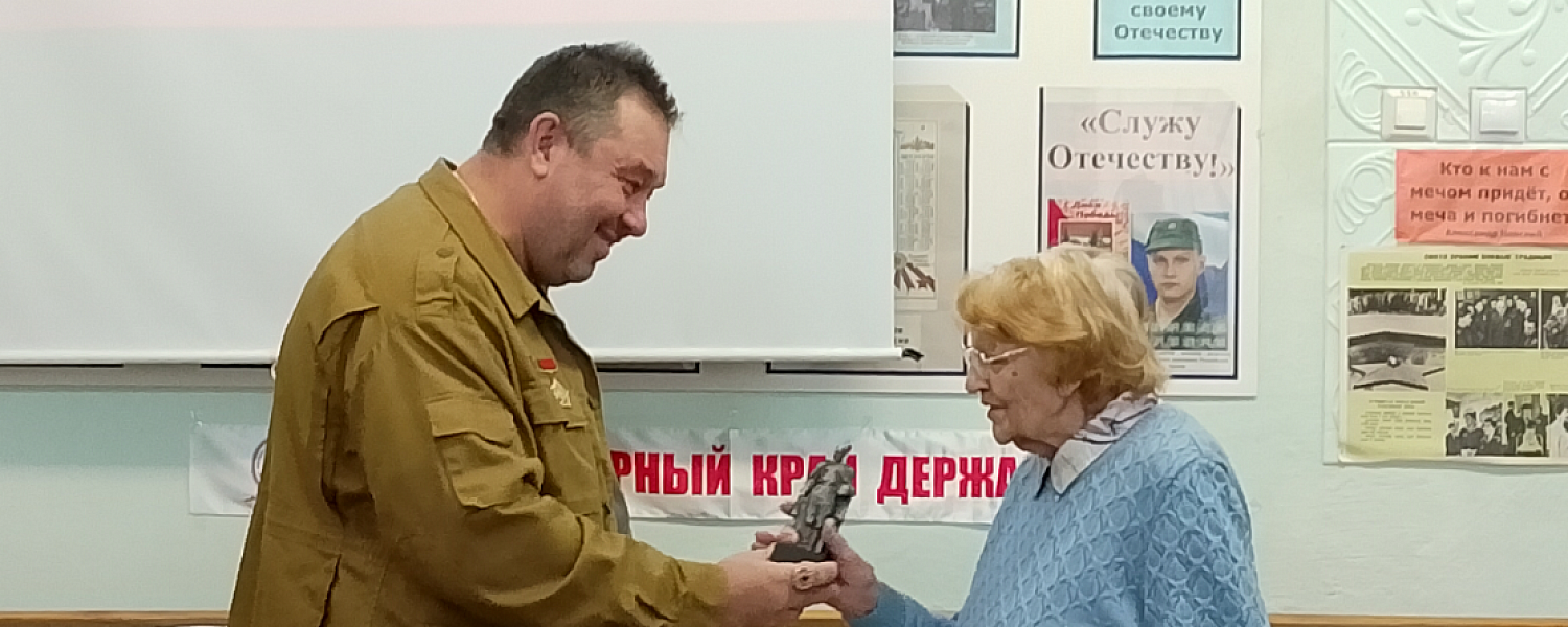 С учениками школы №14 встретились представители патриотических организаций 