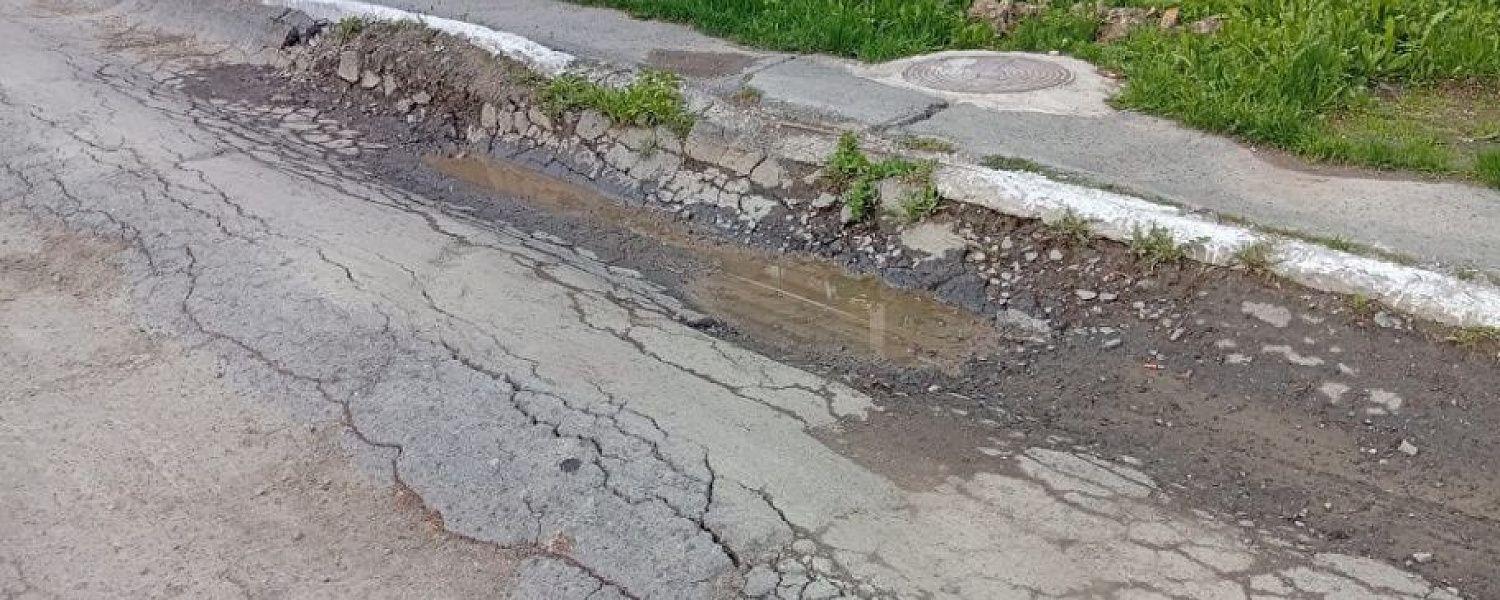 Изнанка Полевского. Как во дворе сходит асфальт