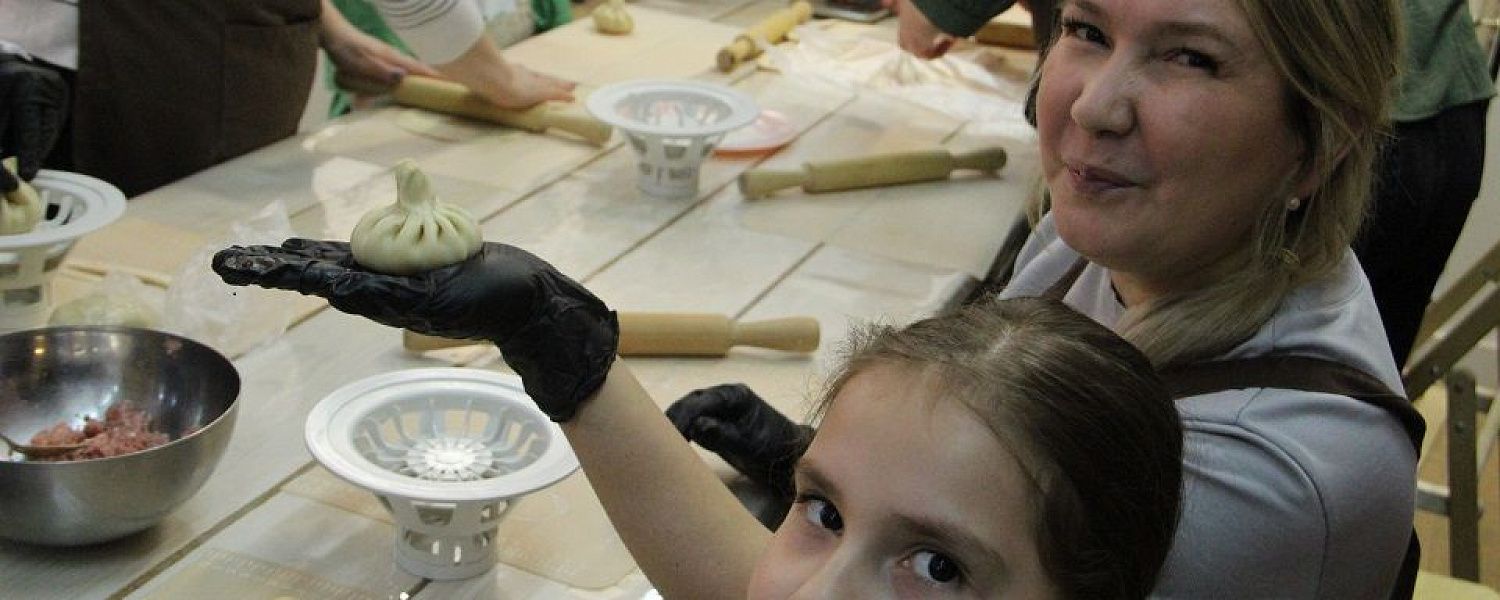 Электросталеплавильщицы СТЗ сделали хинкали в честь праздника